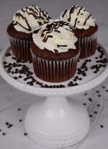 CC-006 Display Chocolate whipped cream Cupcake