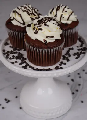 CC-006 Display Chocolate whipped cream Cupcake